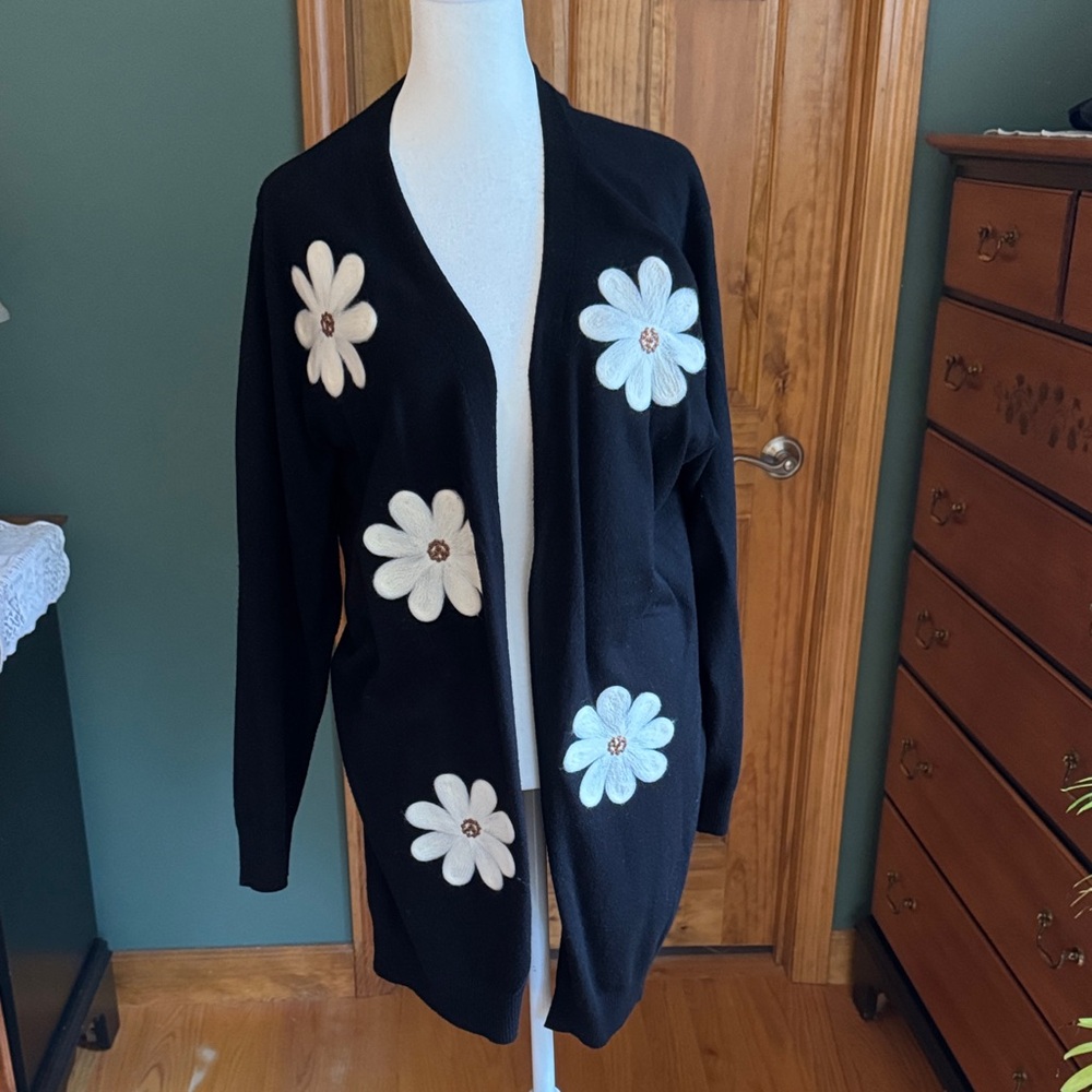 Black Women's Open Cardigan with Felted White Daisies